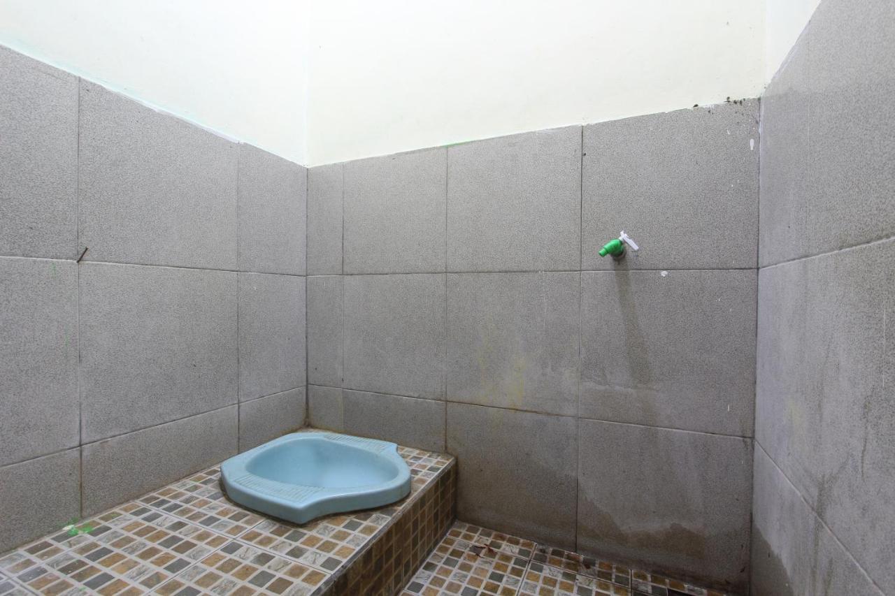 Oyo 92231 Penginapan Tanjung Alang Syariah Macasar Exterior foto