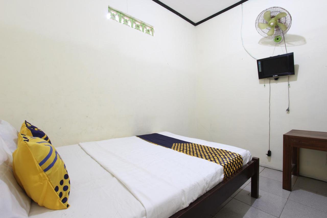 Oyo 92231 Penginapan Tanjung Alang Syariah Macasar Exterior foto