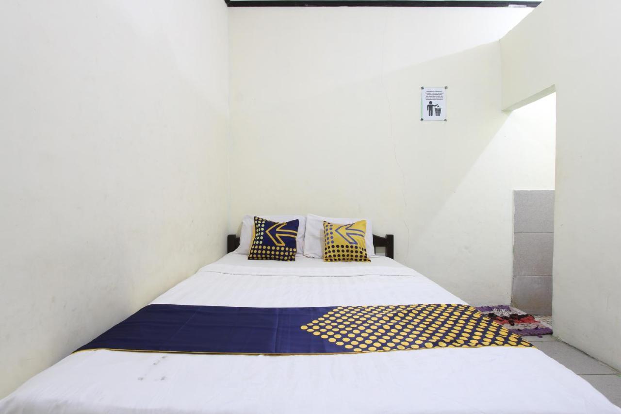Oyo 92231 Penginapan Tanjung Alang Syariah Macasar Exterior foto