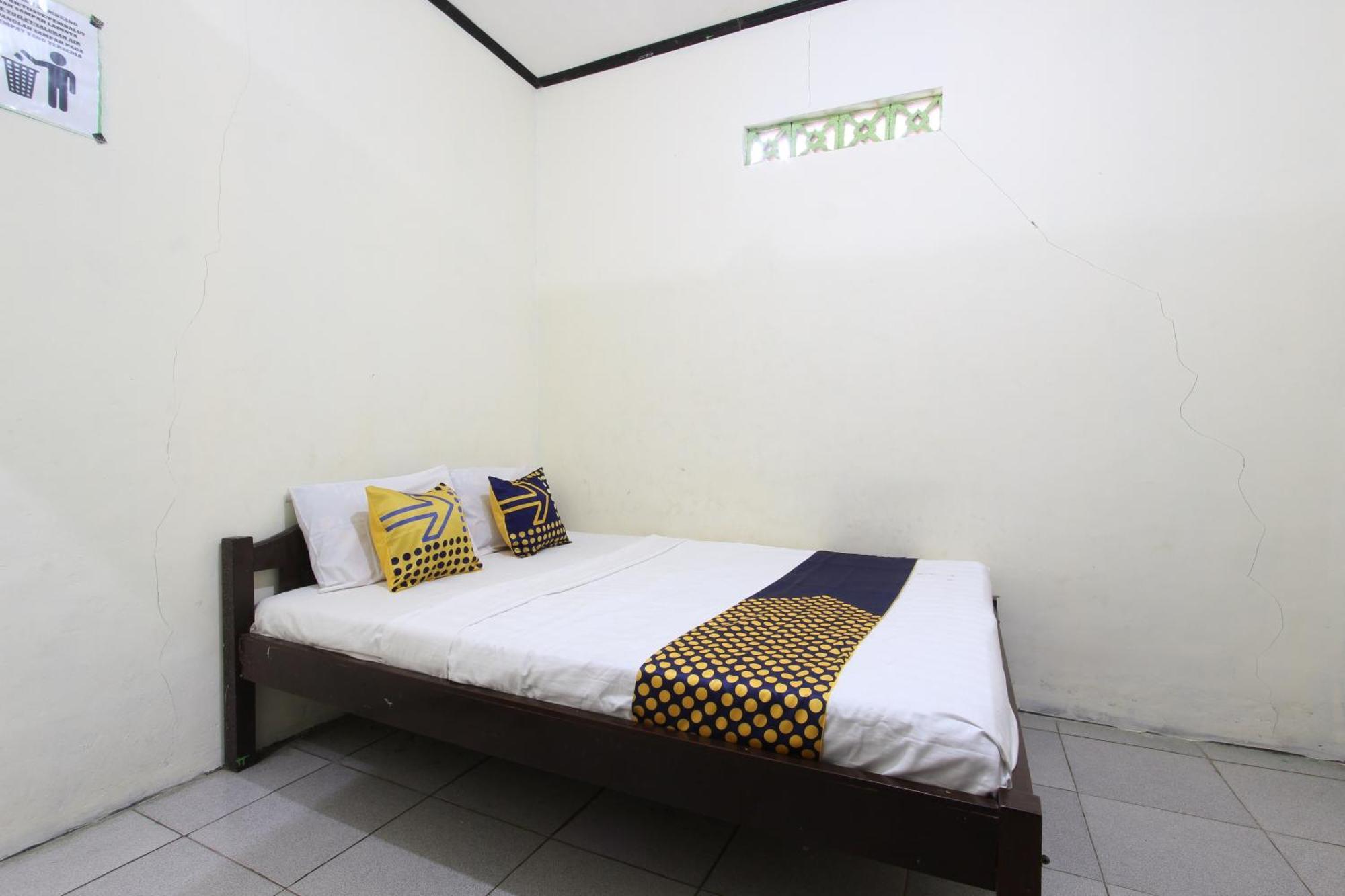 Oyo 92231 Penginapan Tanjung Alang Syariah Macasar Exterior foto