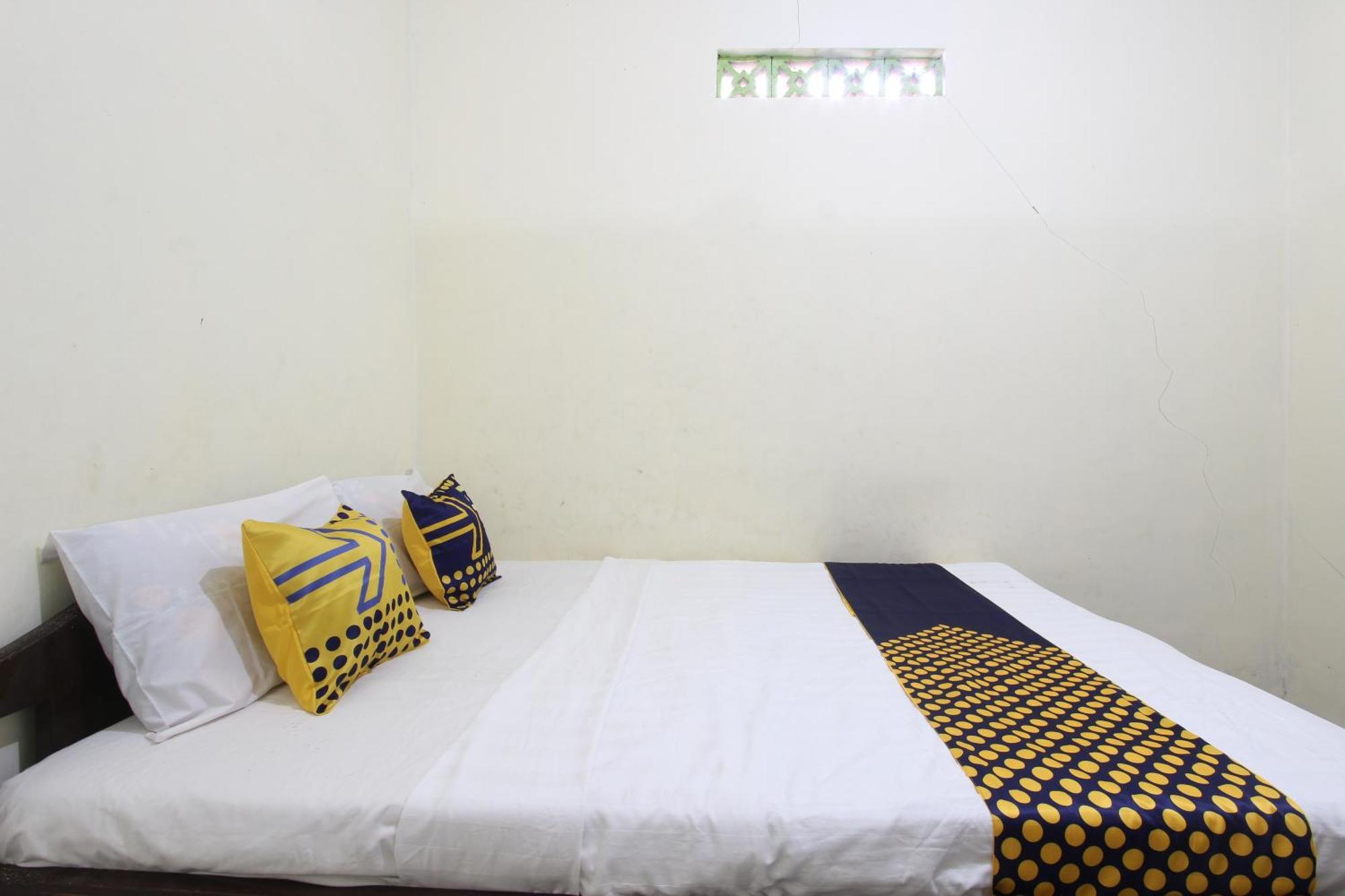 Oyo 92231 Penginapan Tanjung Alang Syariah Macasar Exterior foto