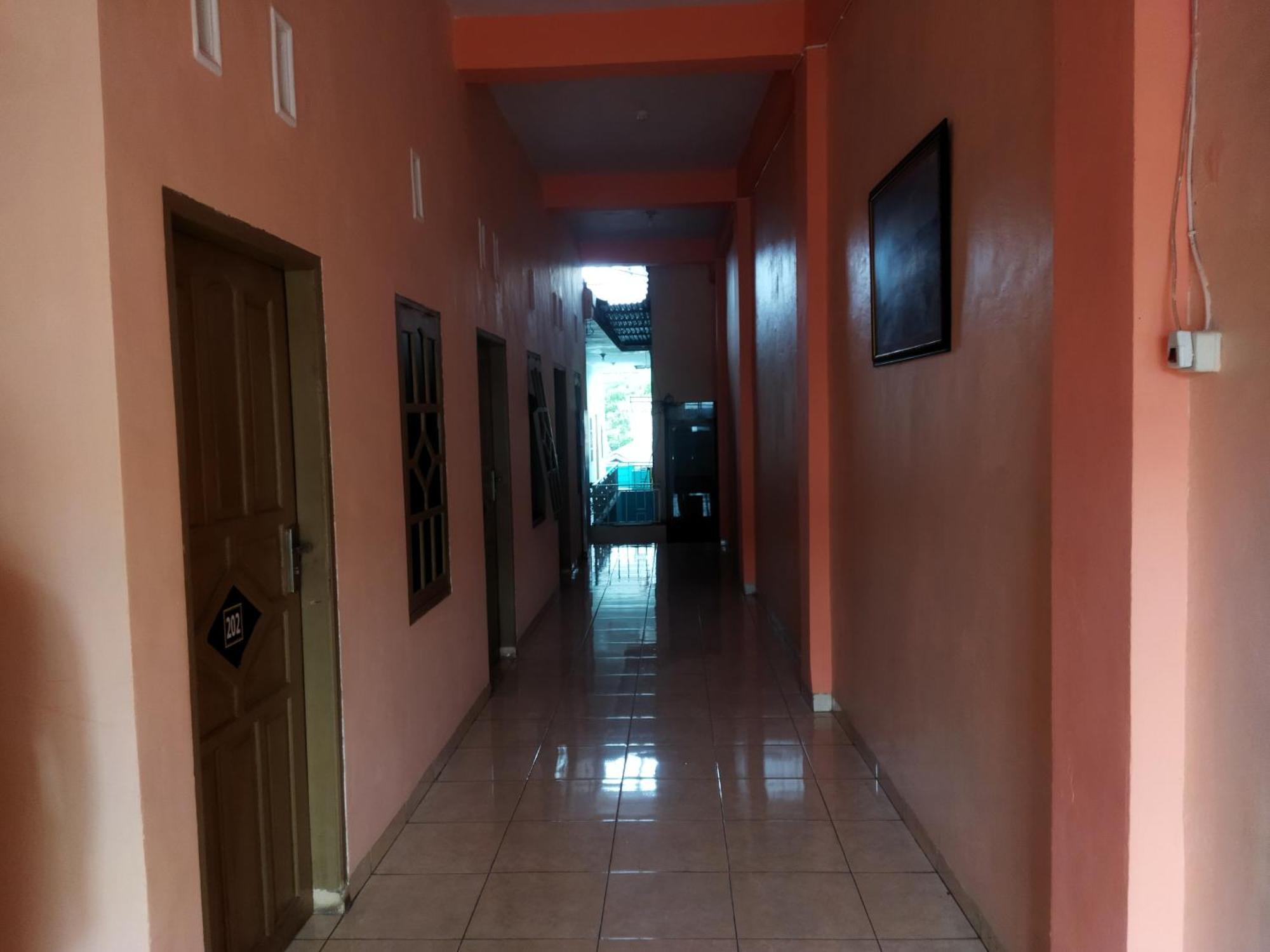 Oyo 92231 Penginapan Tanjung Alang Syariah Macasar Exterior foto
